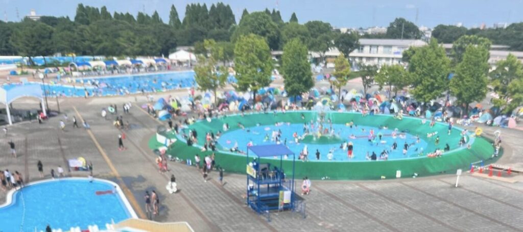 川越水上公園プールの混雑